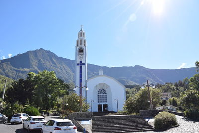 Panoramic view of buildings and mountains against sky