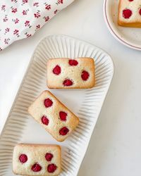 Cakes with fruit 