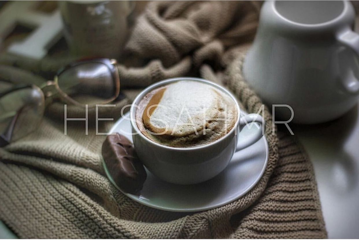 CLOSE-UP OF CUP OF COFFEE WITH DRINK