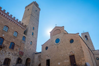 Ancient buildings on the main square of the city of san gimignano, tuscany
