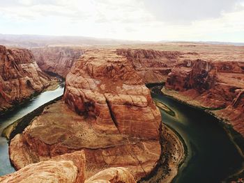 Horseshoe bend in colorado river against sky