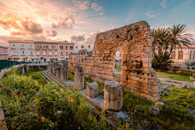 Temple of apollo in the centre of ortigia, syracuse at sunset