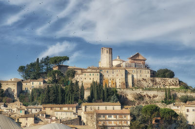 Amelia is located in the south-west of umbria, near the border with lazio.