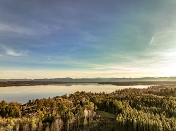 Lake / mountain view / alps