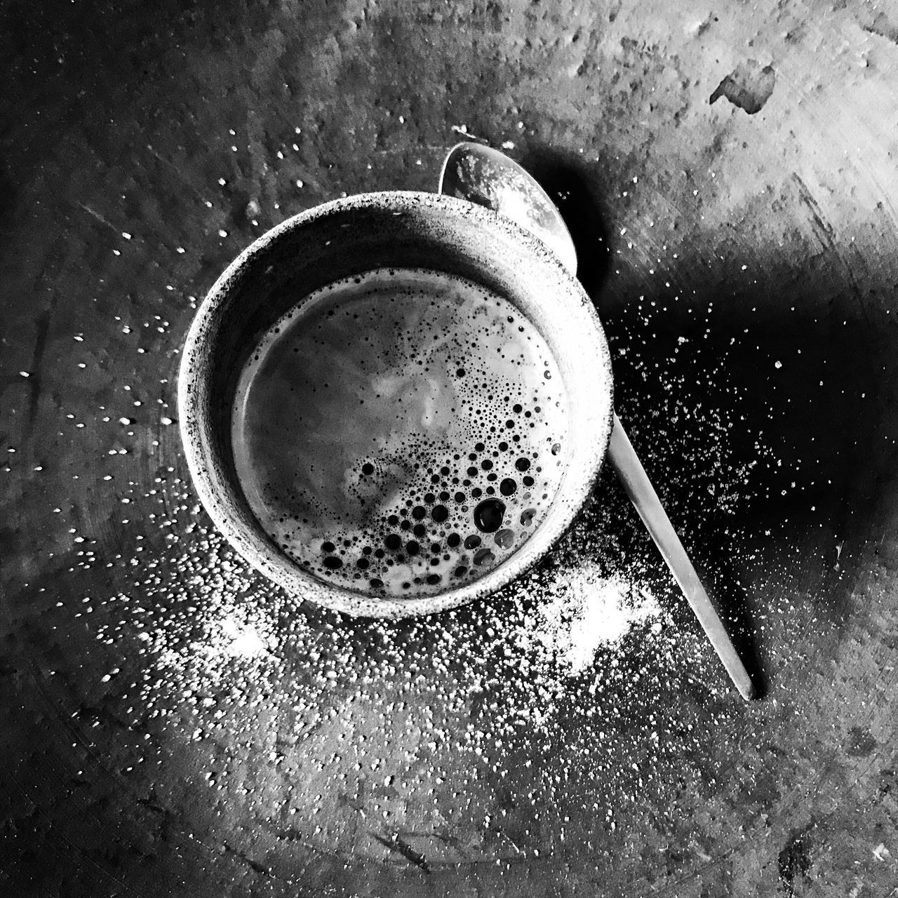 HIGH ANGLE VIEW OF COFFEE CUP WITH TEA