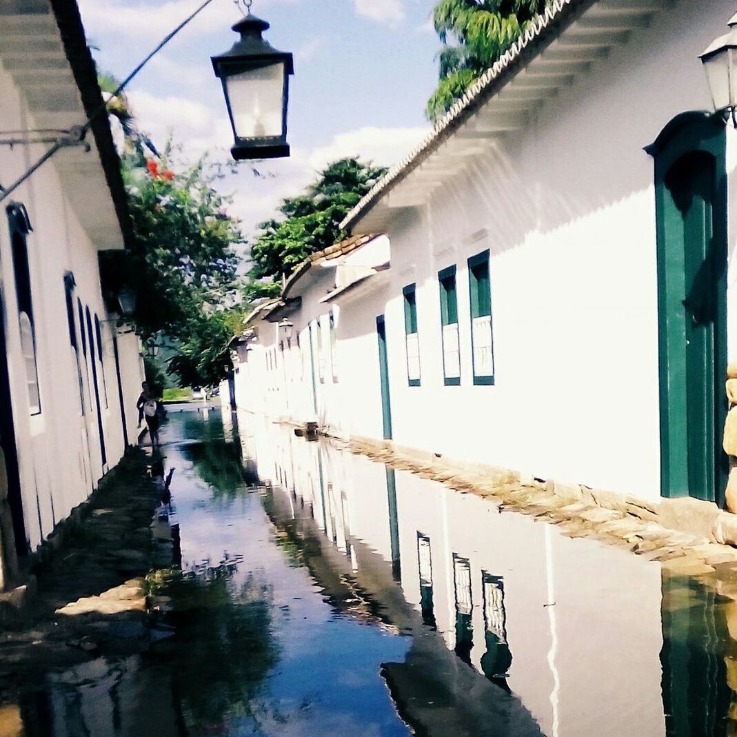 architecture, built structure, building exterior, water, the way forward, reflection, canal, tree, diminishing perspective, sky, street light, transportation, narrow, in a row, waterfront, house, no people, day, vanishing point, sunlight