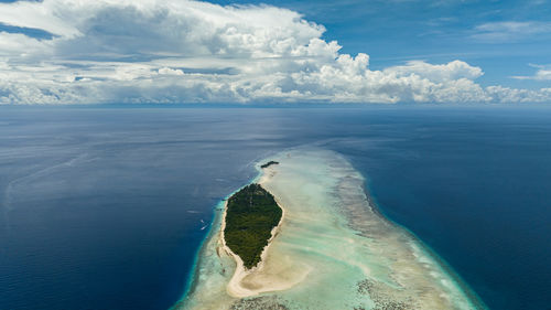 Island mataking with coral reef and atoll. tun sakaran marine park. borneo, sabah, malaysia.