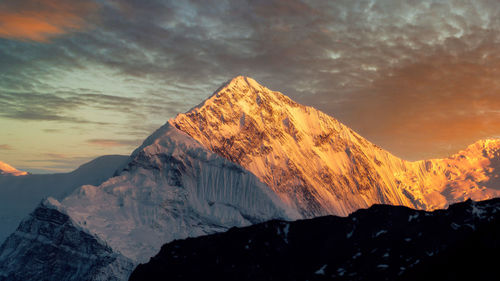 Annapurna circuit in nepal taken in april 2022