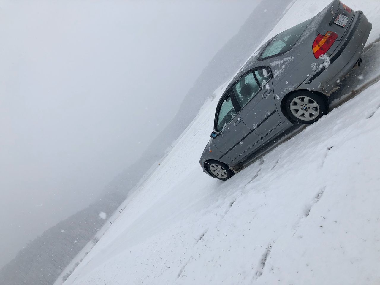 HIGH ANGLE VIEW OF CAR ON SNOW