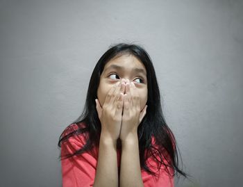 Portrait of woman against wall