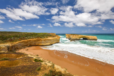 Rock arch called the london bridge, great ocean road near the twelve apostles, victoria, australia.