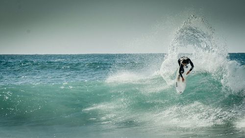 Waves splashing in sea
