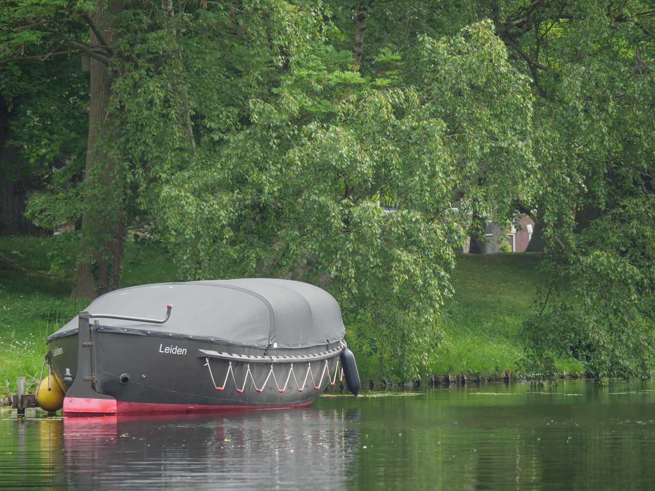 BOAT FLOATING ON LAKE