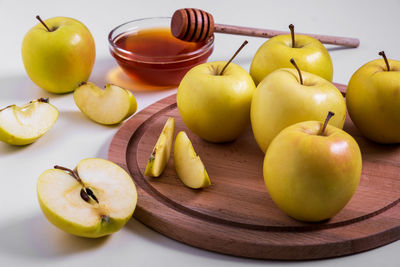 Close-up of apples in plate on table