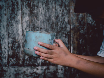 Close-up of hand holding coffee cup