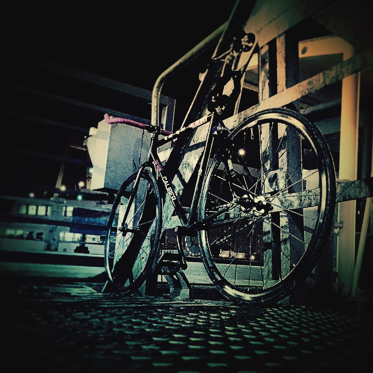 bicycle, built structure, architecture, transportation, land vehicle, building exterior, mode of transport, stationary, night, parking, parked, street, wheel, no people, outdoors, wall - building feature, building, old, metal, city