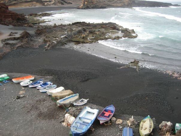 HIGH ANGLE VIEW OF GARBAGE BY SEA