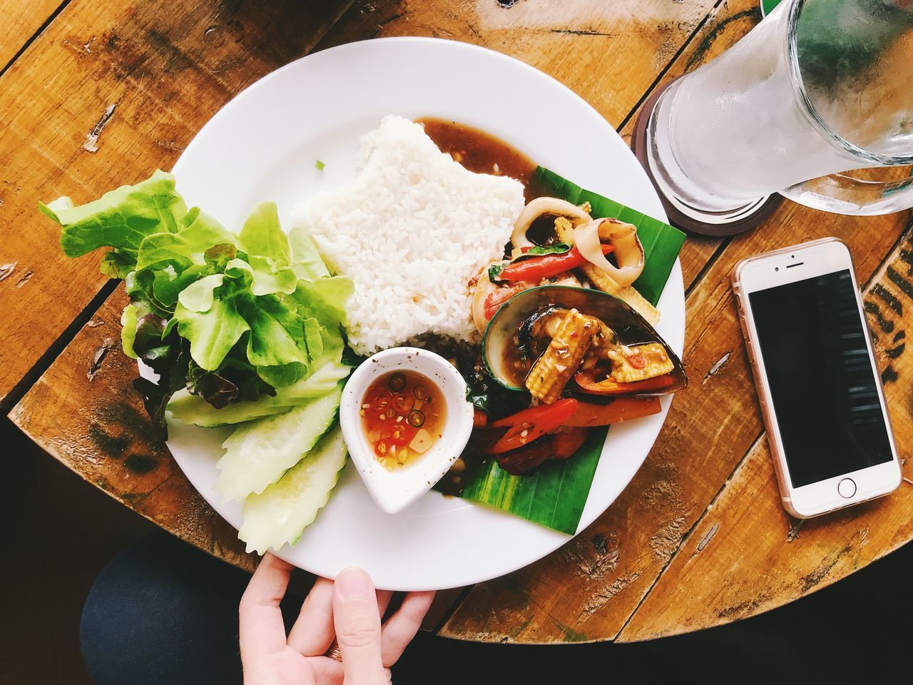 HIGH ANGLE VIEW OF FOOD SERVED IN PLATE