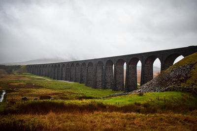 Arch bridge against sky