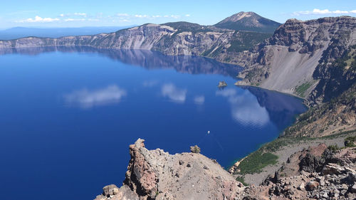 Panoramic view of lake and mountains against sky