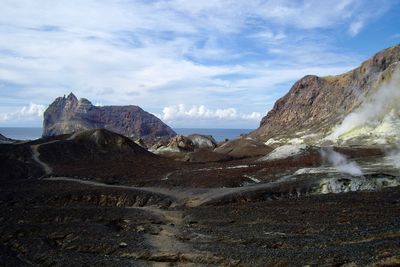 Volcanic crater, white island, new zealand at eye level