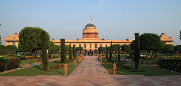 New delhi, india, feb 13, 2020,  mughal garden of the presidential palace , rashtrapati bhawan