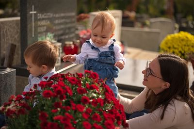 Mother and children on the grave