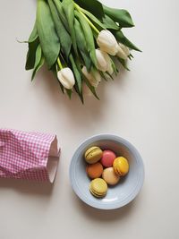 Close-up of flowers in vase on table