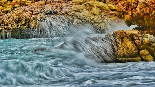 Waves splashing on rocks