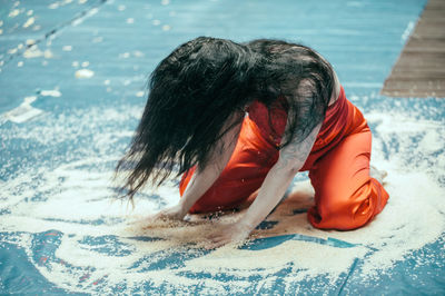 Close-up of cat relaxing on the wall