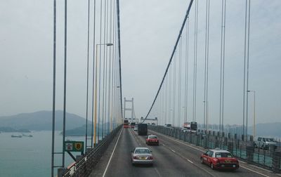 Traffic on suspension bridge