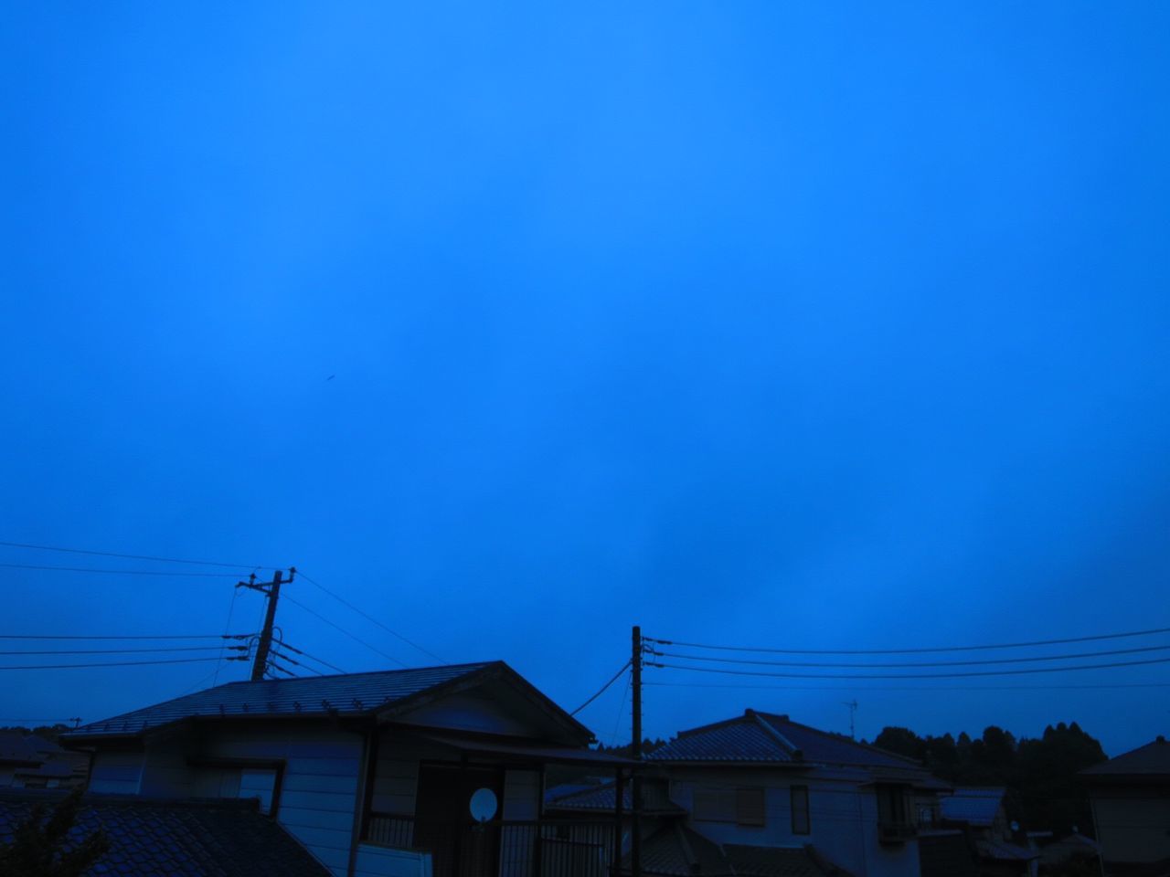 LOW ANGLE VIEW OF HOUSES AGAINST BLUE SKY