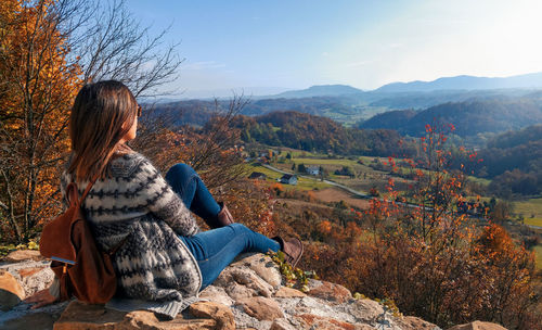 Woman looking at view of hills in autumn, fall, nature, landscape, landscape, exploring.