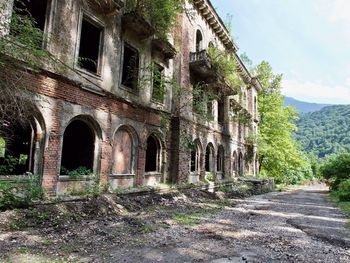 Abandoned building against sky