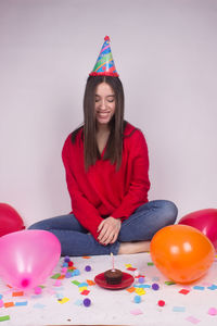 Portrait of a smiling young woman with balloons