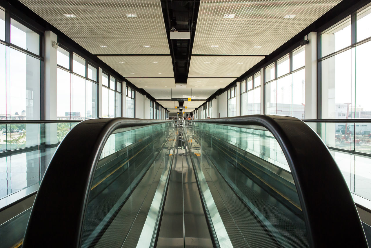 Horizontal escalator