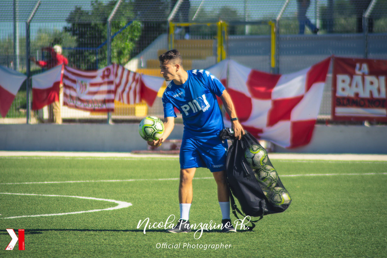 FULL LENGTH OF MAN PLAYING SOCCER