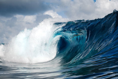 Water splashing in sea against sky