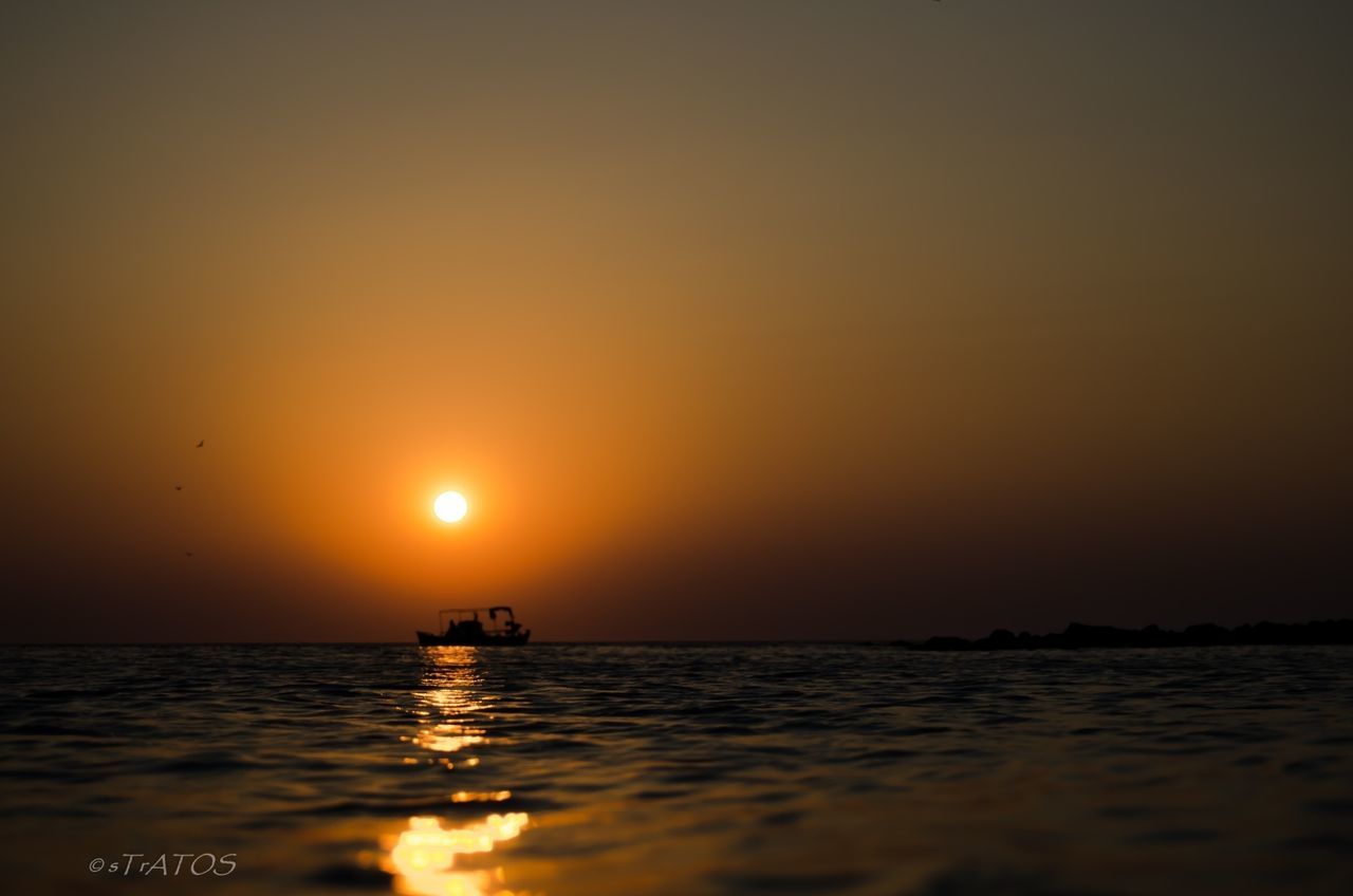 sunset, water, sea, sun, horizon over water, waterfront, orange color, scenics, tranquil scene, tranquility, beauty in nature, idyllic, reflection, nature, silhouette, copy space, clear sky, rippled, sky, nautical vessel