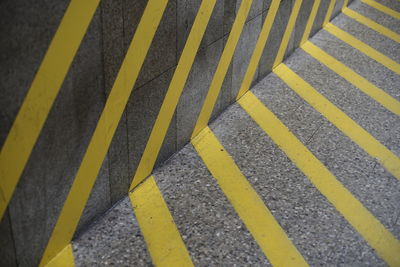 Yellow stripes on platform and wall of underground station