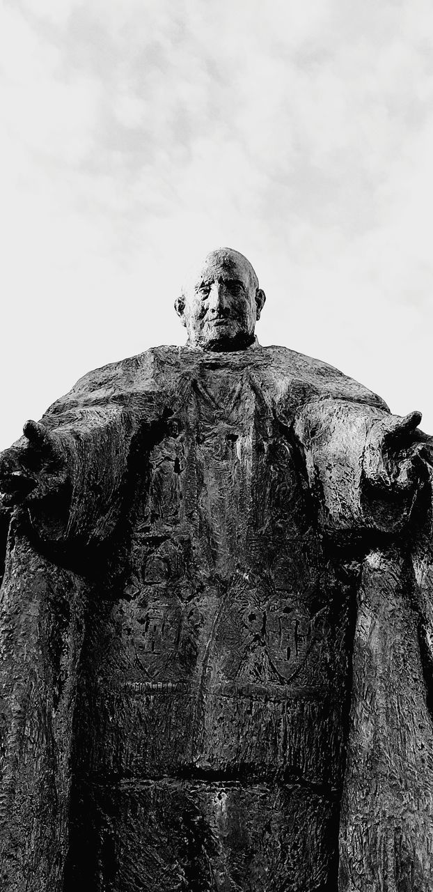 LOW ANGLE VIEW OF SCULPTURE AGAINST CLEAR SKY