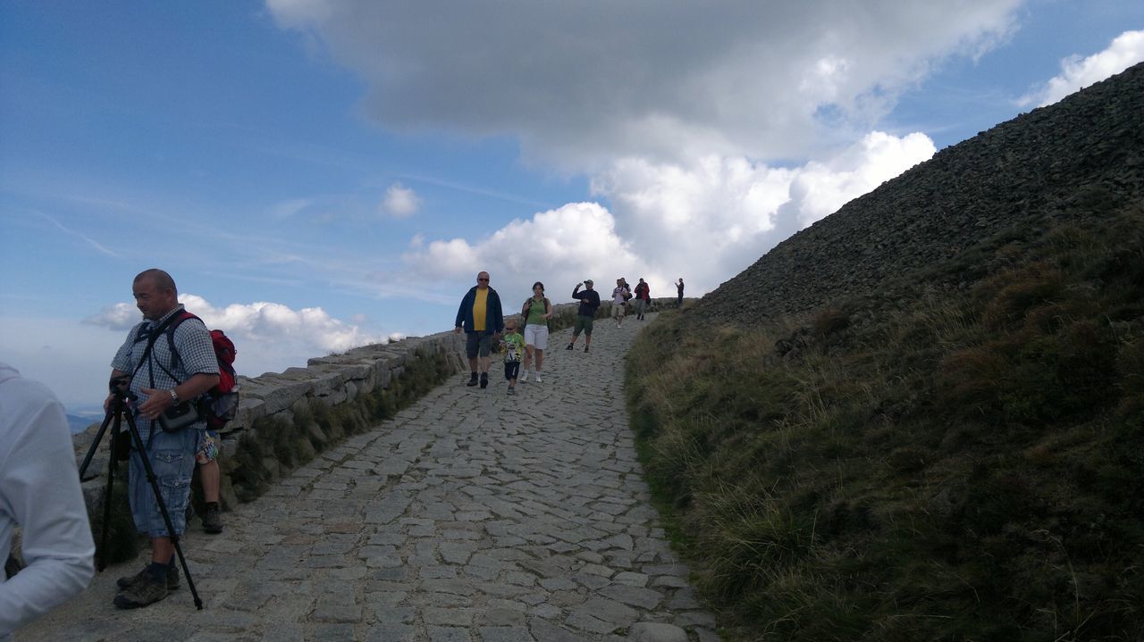 lifestyles, the way forward, men, sky, leisure activity, walking, person, full length, cloud - sky, rear view, togetherness, vanishing point, cloud, large group of people, footpath, diminishing perspective, casual clothing, architecture