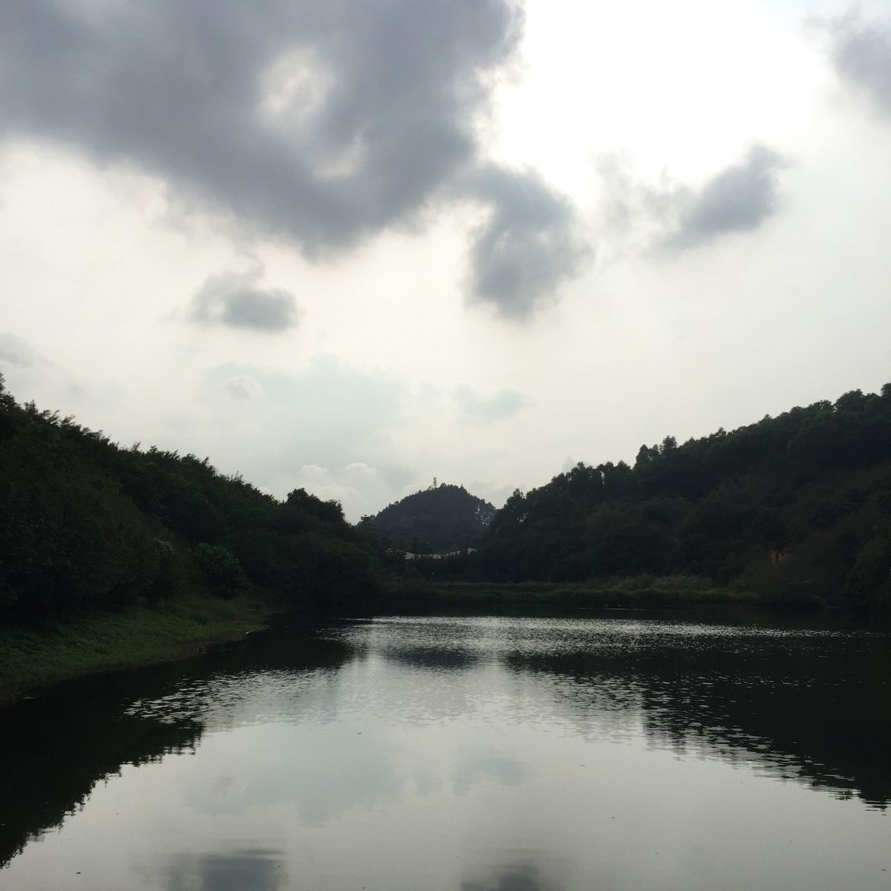 water, tranquil scene, lake, tranquility, reflection, sky, scenics, waterfront, beauty in nature, tree, nature, mountain, cloud - sky, river, cloud, idyllic, non-urban scene, calm, cloudy, outdoors