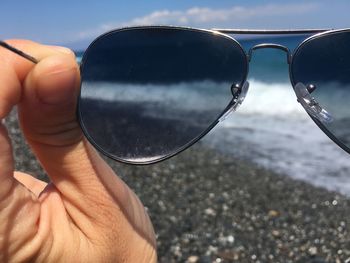 Close-up of man wearing sunglasses against sky