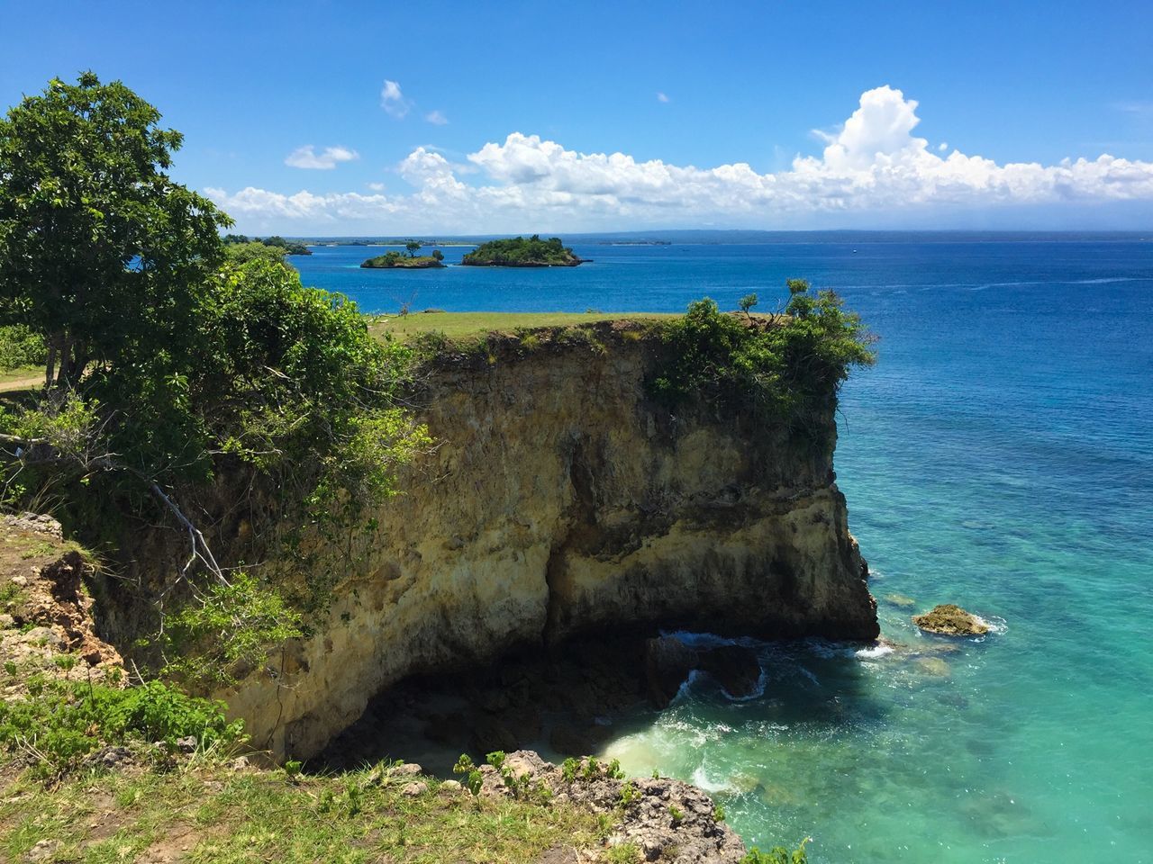 sea, water, horizon over water, tranquil scene, scenics, tranquility, sky, blue, beauty in nature, nature, tree, idyllic, rock - object, seascape, coastline, cliff, rock formation, high angle view, beach, cloud