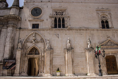 Statue of historic building