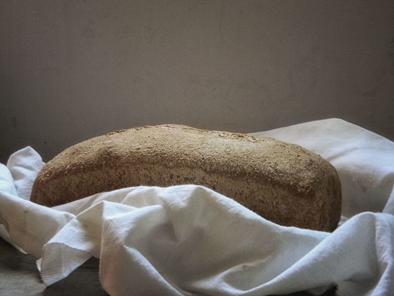 CLOSE-UP OF BREAD ON TABLE