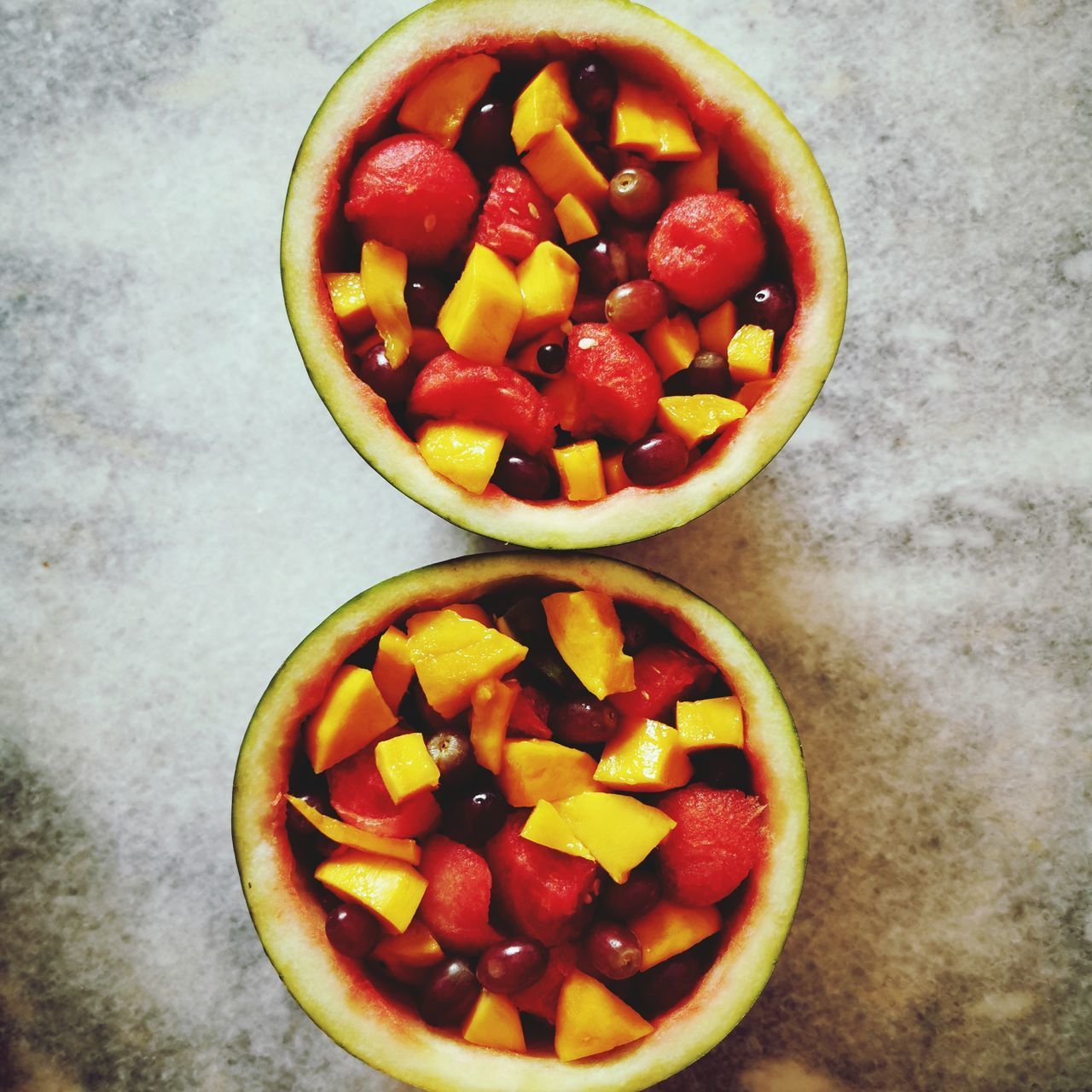 HIGH ANGLE VIEW OF APPLES IN BOWL