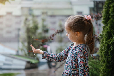 Side view of woman looking away