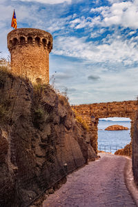 View of fort by sea against sky